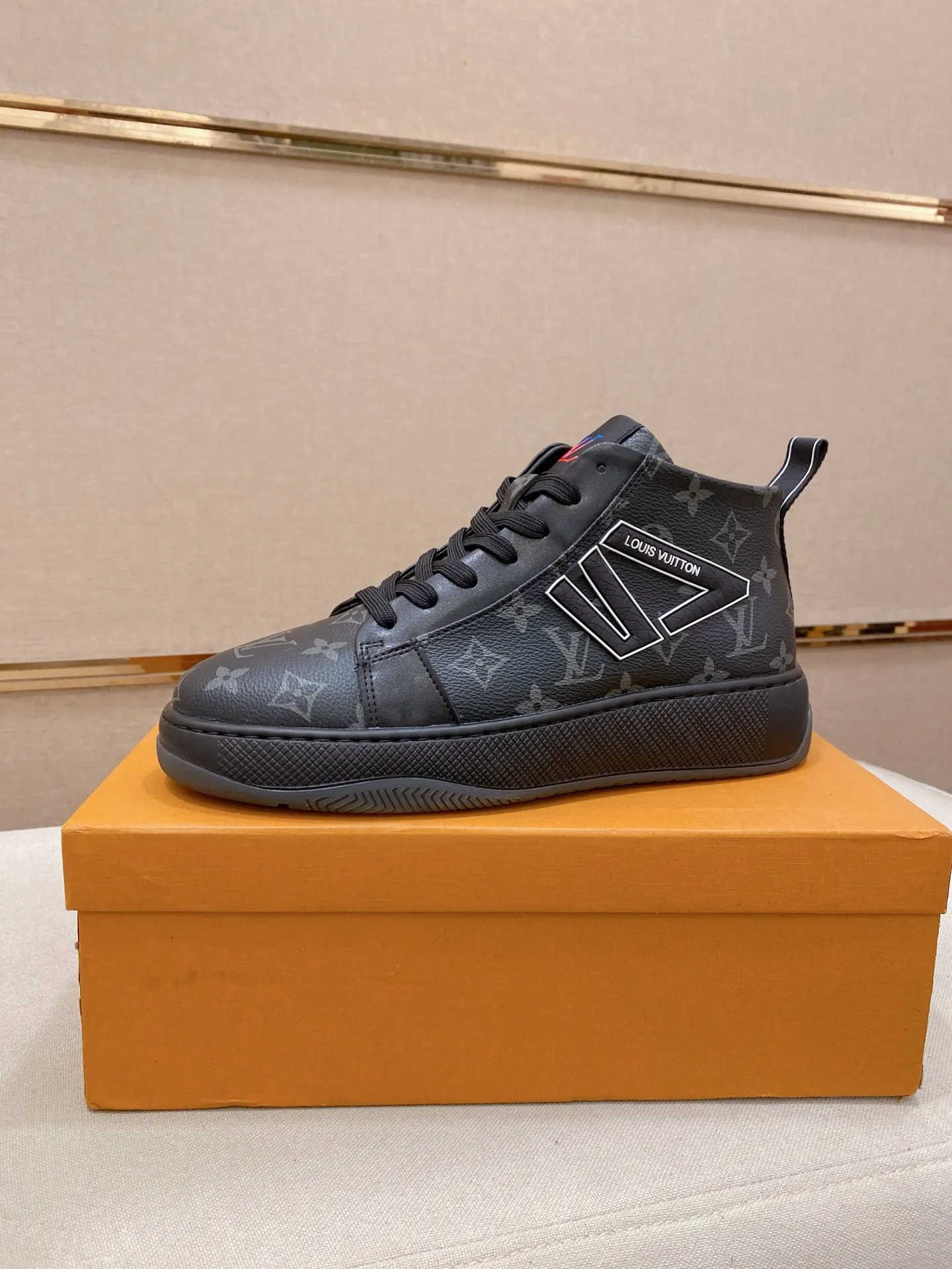 Factory price: 442💰🎉🎉LV~Louis Vuitton trendy men's shoes, new shipments, latest matching, same style as the official website, super high quality, hot selling in season [strong][strong][strong]Selected first-layer cowhide, comfortable sheepskin lining, original last, comfortable on the feet, wear-resistant rubber outsole, size: 38-44.